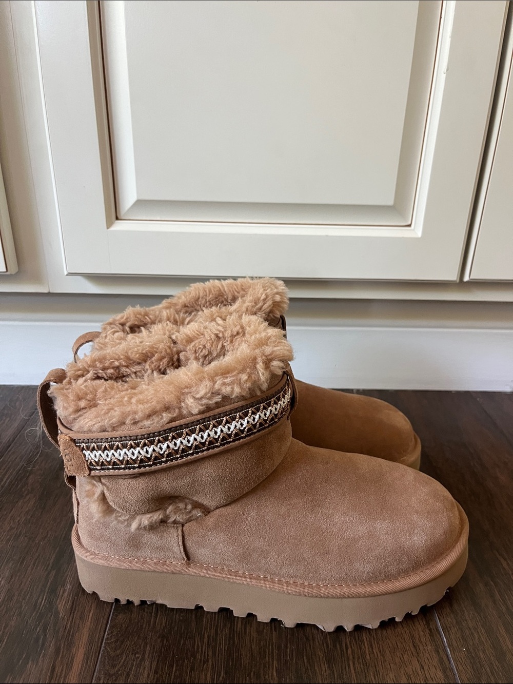 Like New! UGG Classic Ultra Mini Alpsey Boot! - Picture 7 of 10